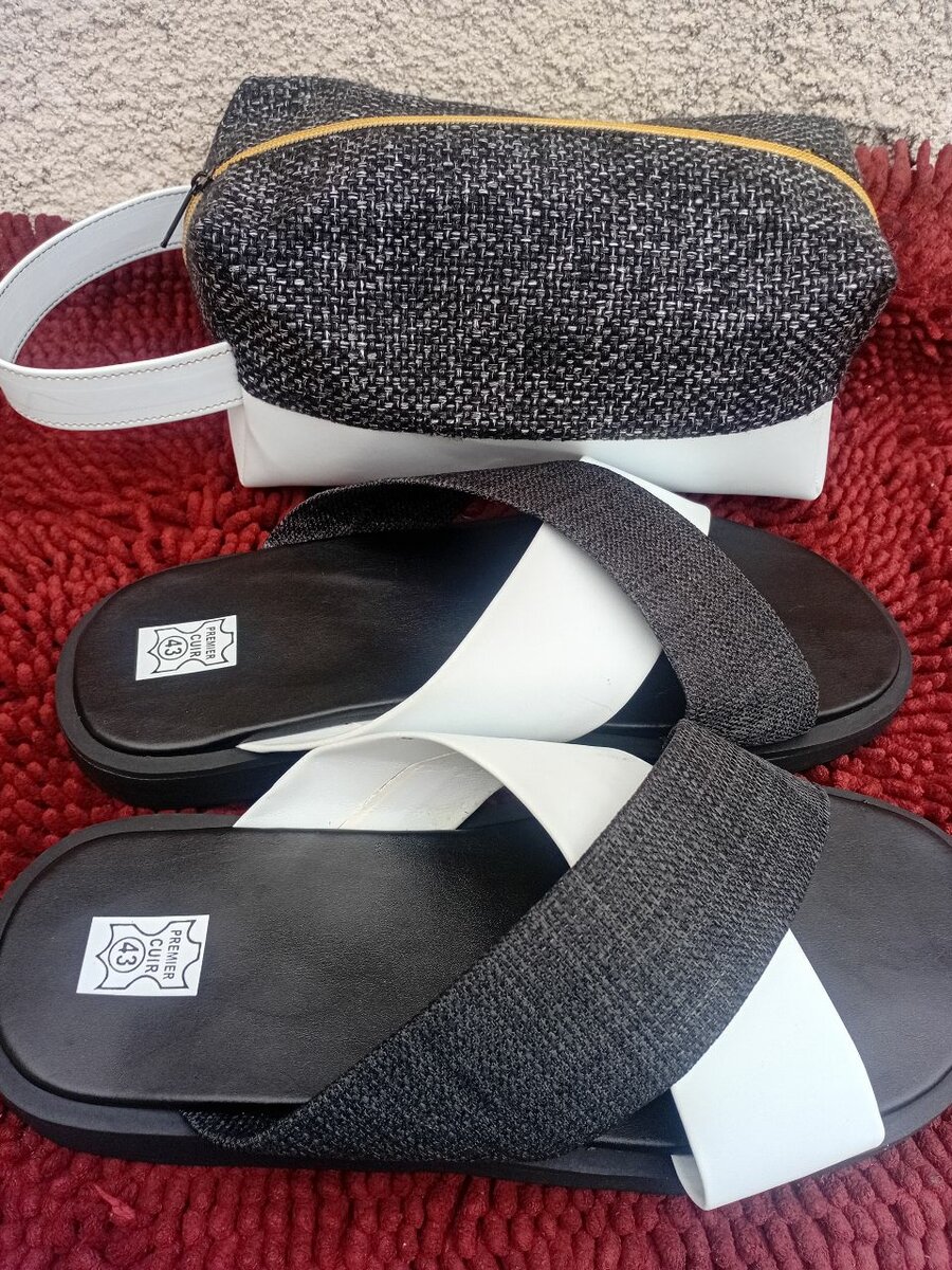 Sandales et Trousse en cuir