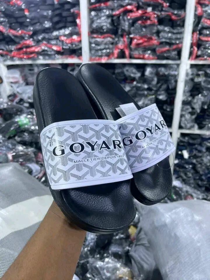 Claquettes tendance de marque