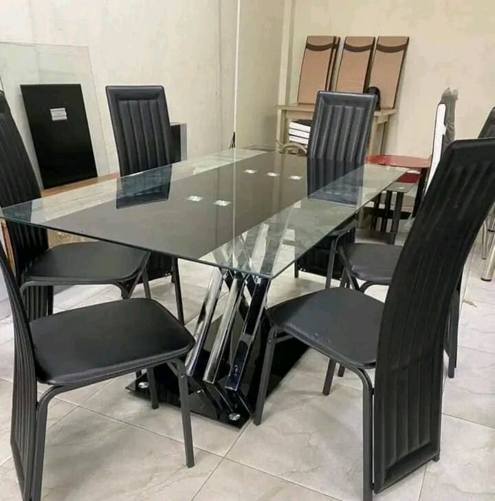 Table à manger moderne en verre