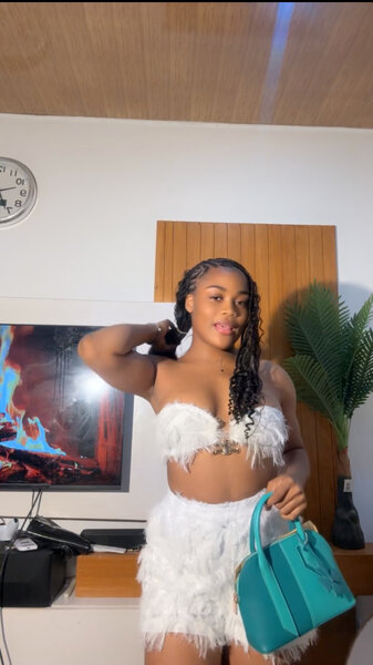 Ensemble élégant en plumes