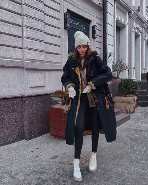 Утепленное болоньевое пальто с мехом