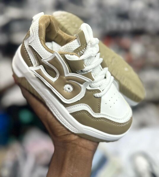 Chaussure élégante pour enfant