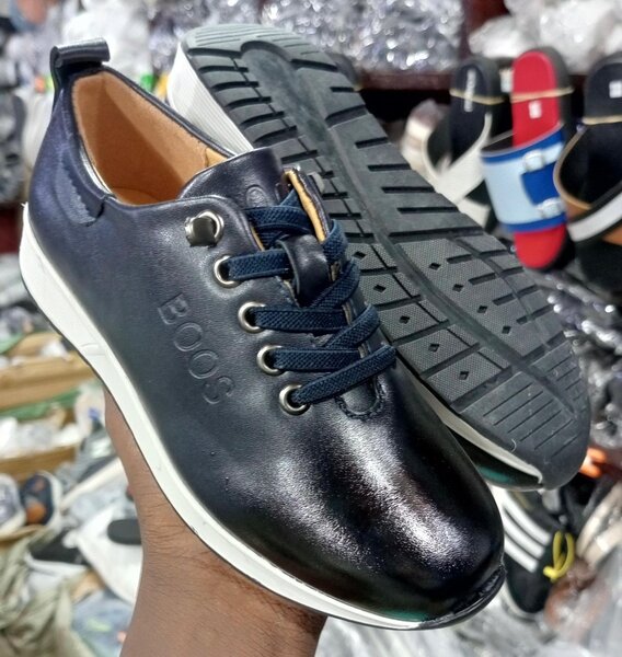 Chaussure boss pour enfant