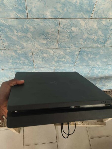 PlayStation 4 slim ( cracké)