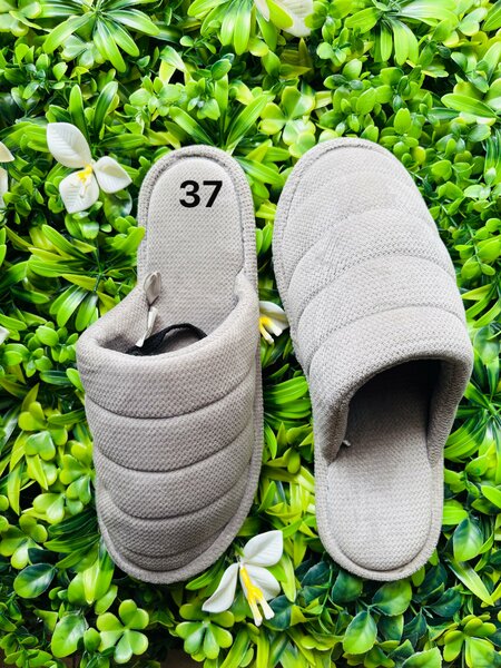 Chaussons douillets unisexes