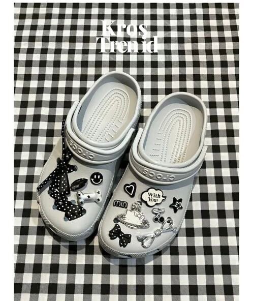 Sabots blancs décorés