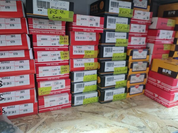 Японский машины Nissan  об 18 и другие  машины