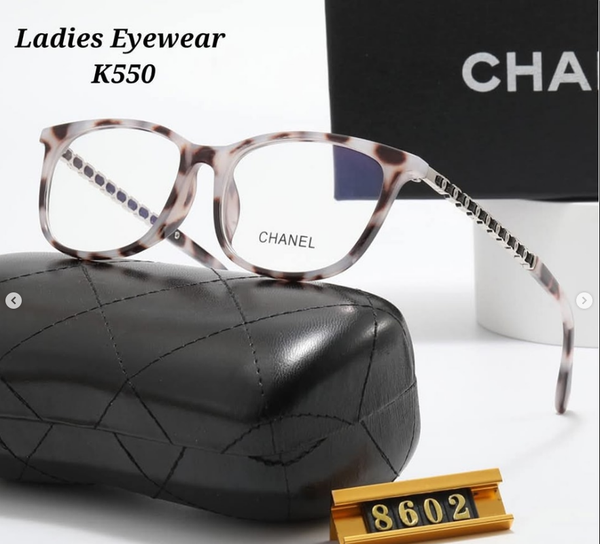 Women's glasses in leopard print Chanel 
