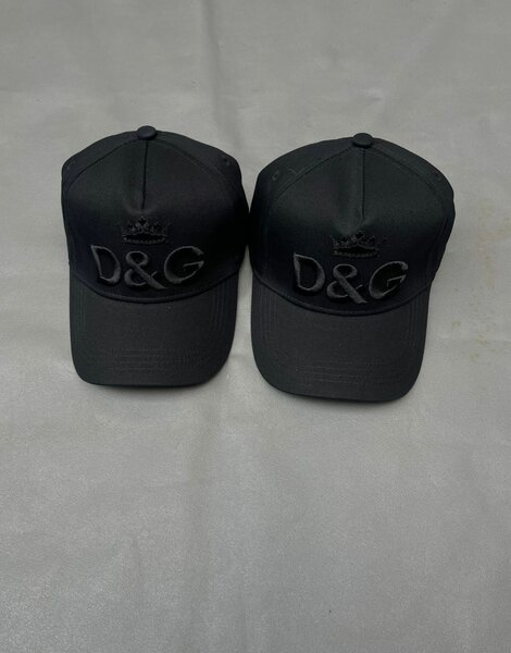 Casquettes noires D&G