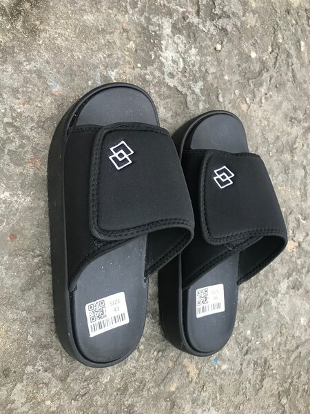 Sandales noires confortables