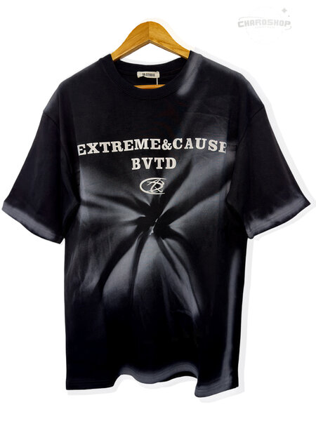 T-shirt noir imprimé moderne