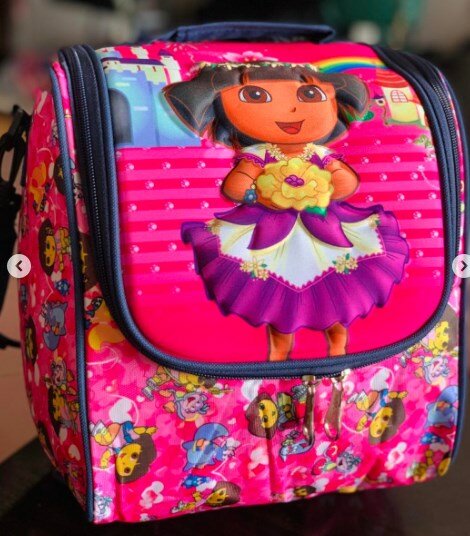 Lunch bag print "Dora the traveler"