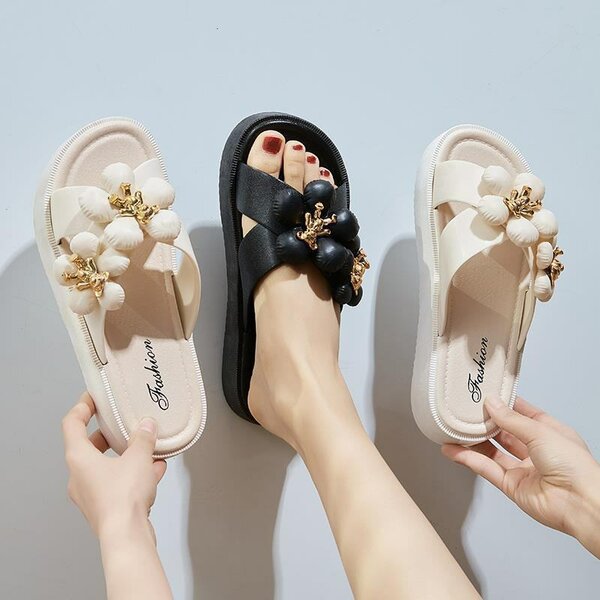 Comfortable ladies slipper