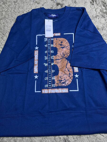 T-shirt bleu graphique tendance