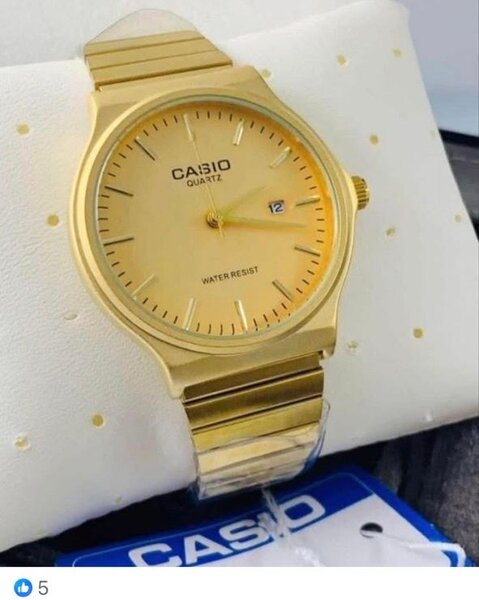 Montre Dorée Casio Étanche