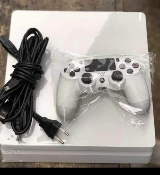 PS4 slim craqué 10jeux install