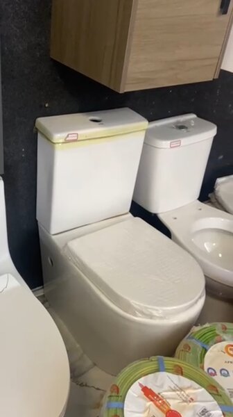 Toilette moderne blanche