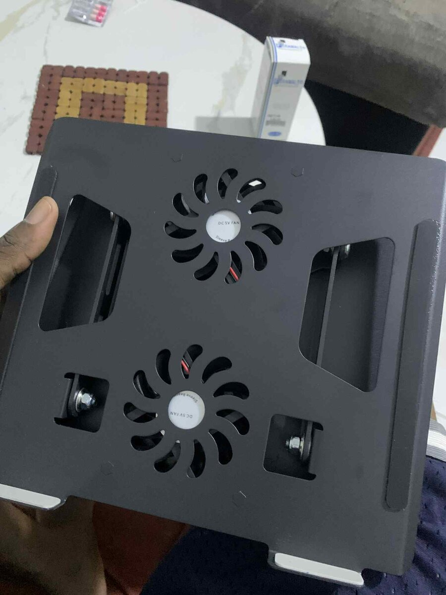 Support Pc avec refroidisseur