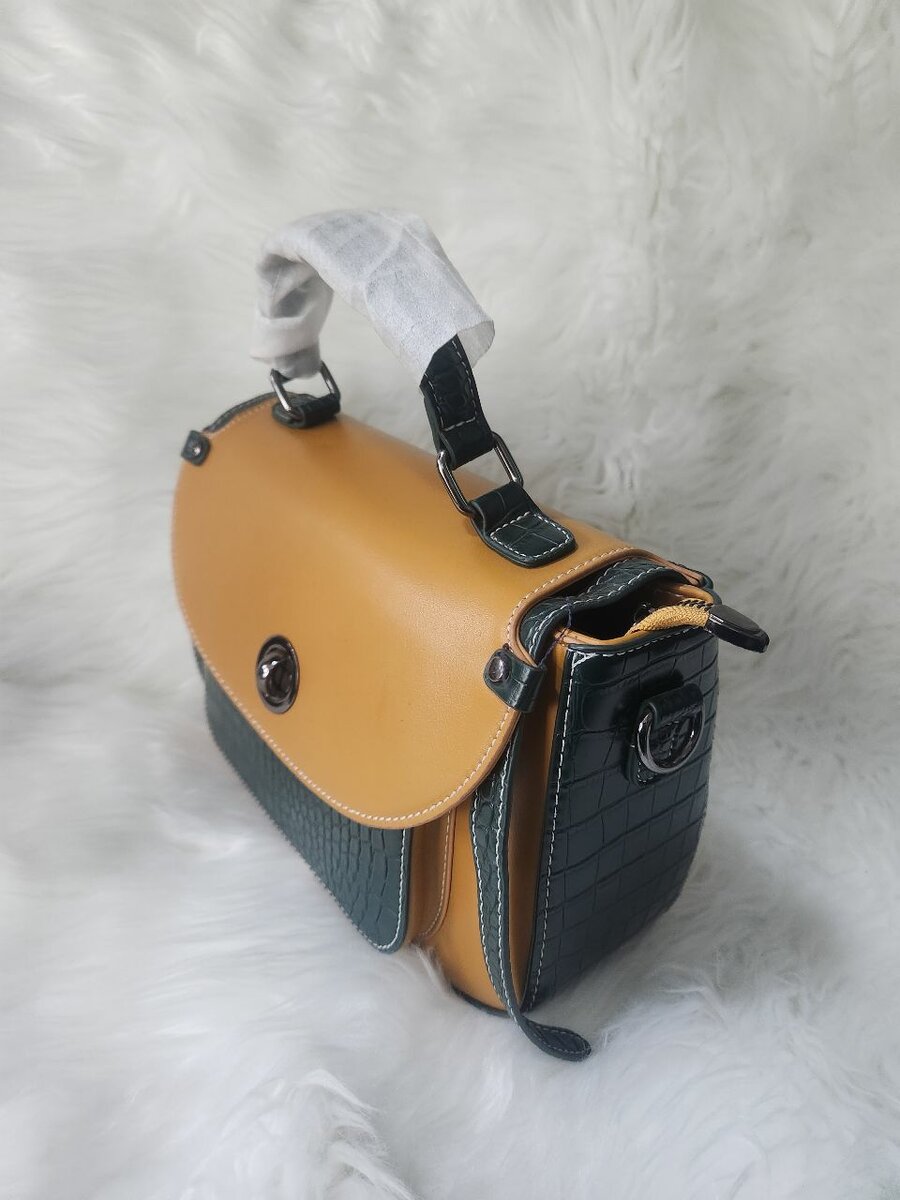 Ladies leather bag