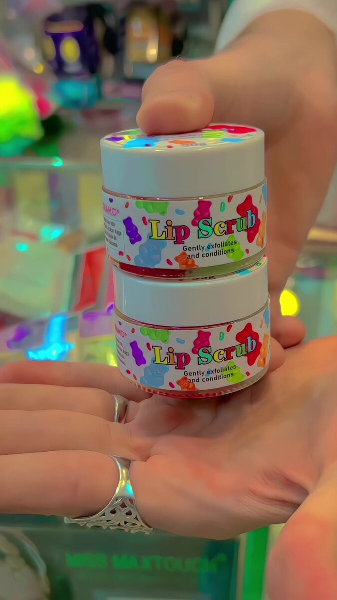 Exfoliating sugar lip scrub