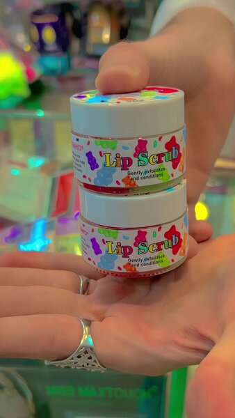 Exfoliating sugar lip scrub