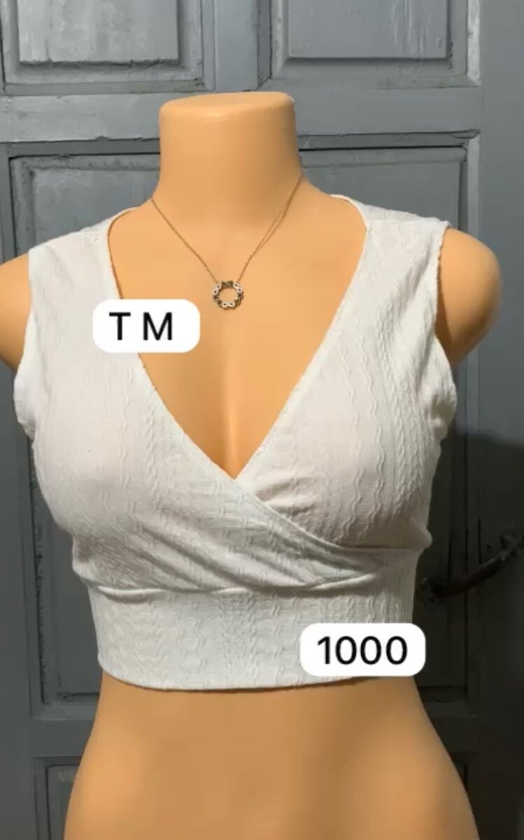 Top court blanc élégant