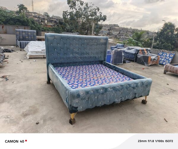 Lit luxueux rembourré