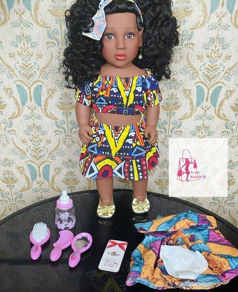 Poupée ethnique avec accessoires