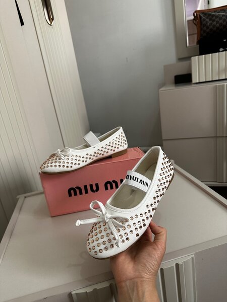Балетки под брендом MIU MIU
