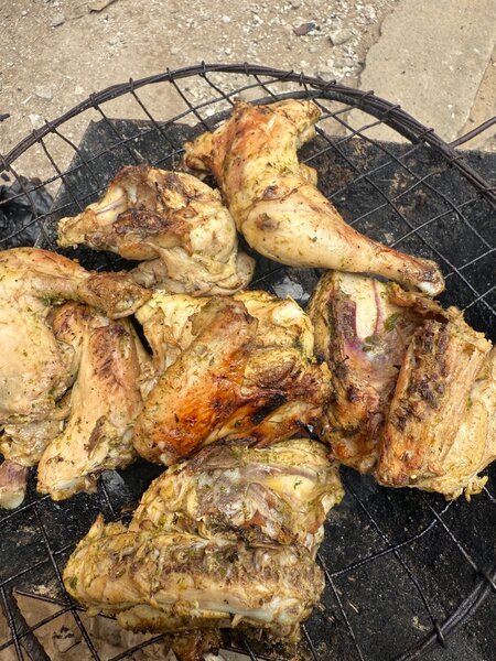 Poulet à la braise/attieke