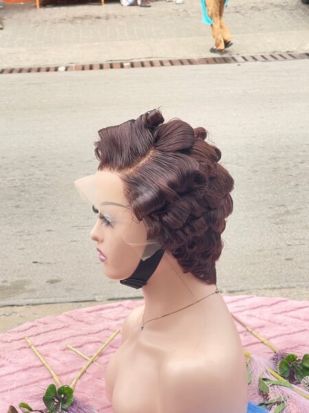 Coupe dame bouclés