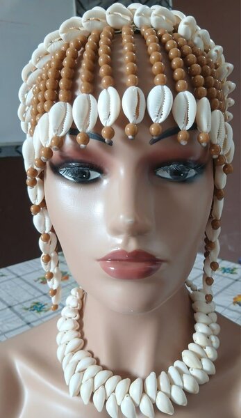 Coiffe  en perle et cauris