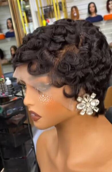 Perruque en dentelle bouclée