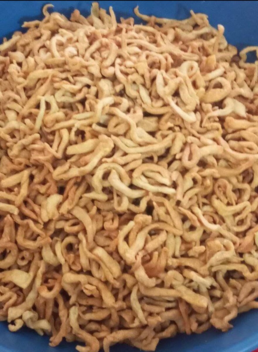 Chips de banane et croquettes