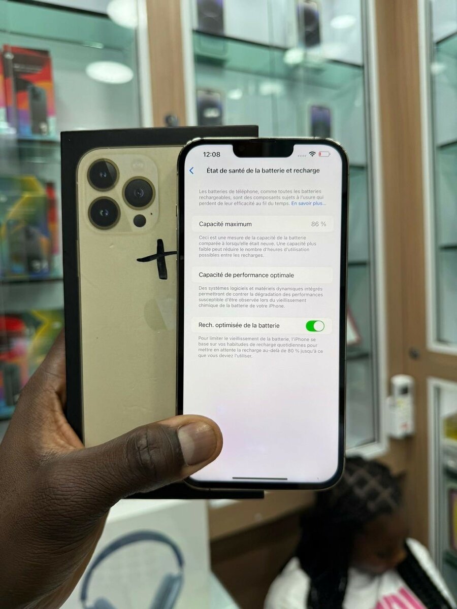 Smartphone Pro Max doré