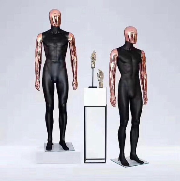 Mannequin métallique élégant