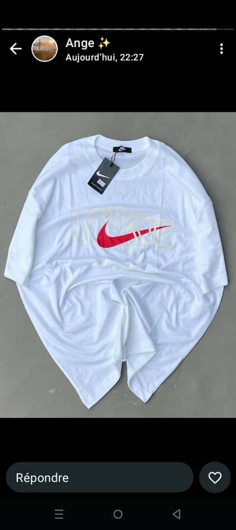 T-shirt large graphique