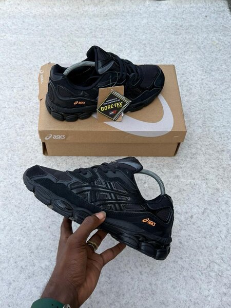 Chaussures ASICS GORE-TEX