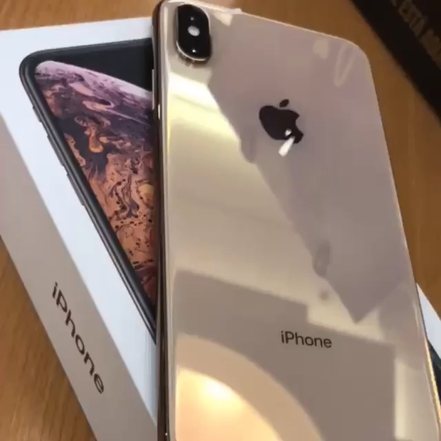 iPhone X's Max