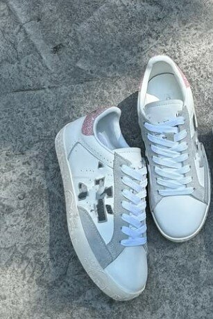 Качественные кроссовки