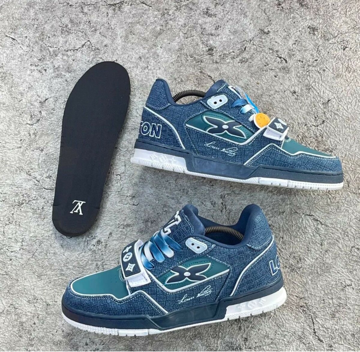 LOUIS VUITTON SNEAKER