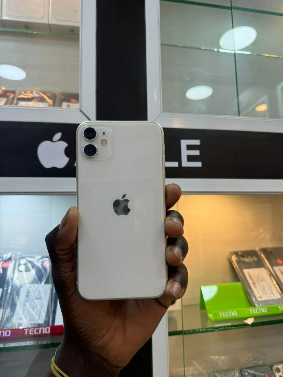 iPhone 11 64go quasi neuf juste sans Face ID