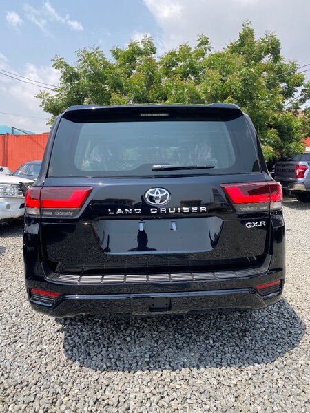 Brand new 2024 Toyota Land Cruiser 300 petrol