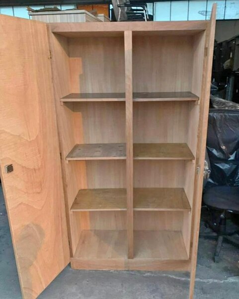 Armoire en bois à 4 étagères
