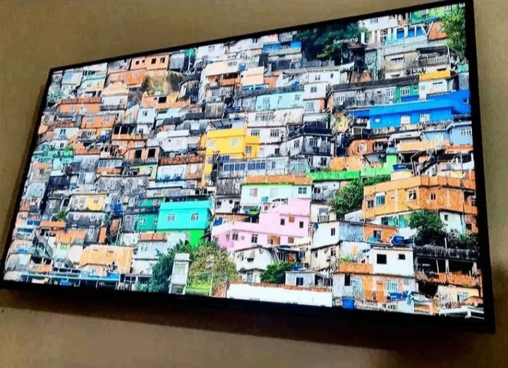 Téléviseur LED UHD Smart