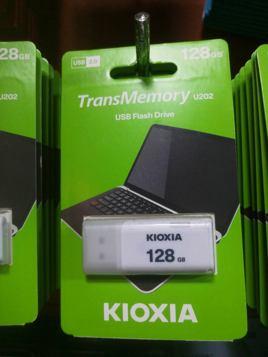 Clé USB 128 Go KIOXIA TransMemory