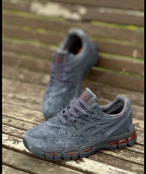 Chaussures de sport grises