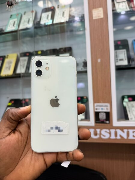 iPhone 12 simple 64Go tout est