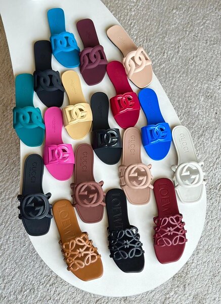 Claquettes colorées élégantes