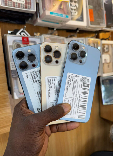 iPhone XR et iPhone 15 pro max